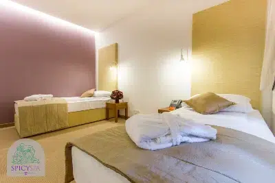 hotel cupid spa slowenien zimmer bett