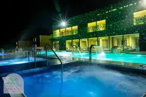 spicyspa slowenien spa erotravel pool bei nacht außen