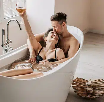 paar badewanne erotik hotel romantikhotel themenzimmer erotravel come closer