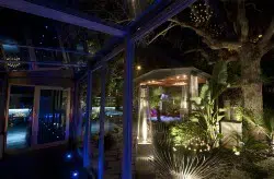 swingerclub barcelona chillout aussenbereich bei nacht