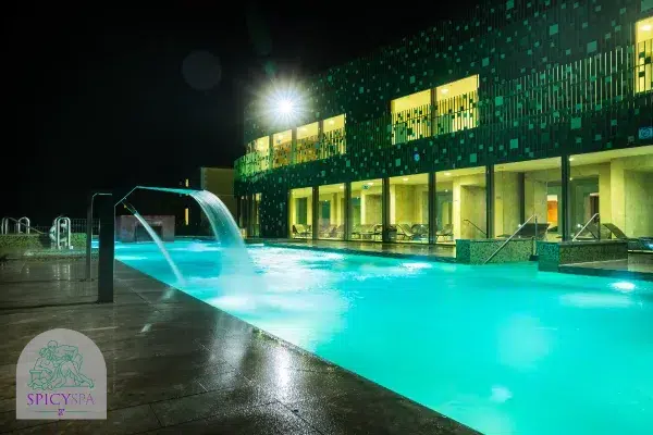 spicyspa erotravel hotel resort slowenien bei nacht