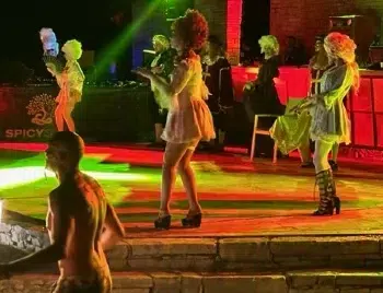 versailles-show-spicy-island